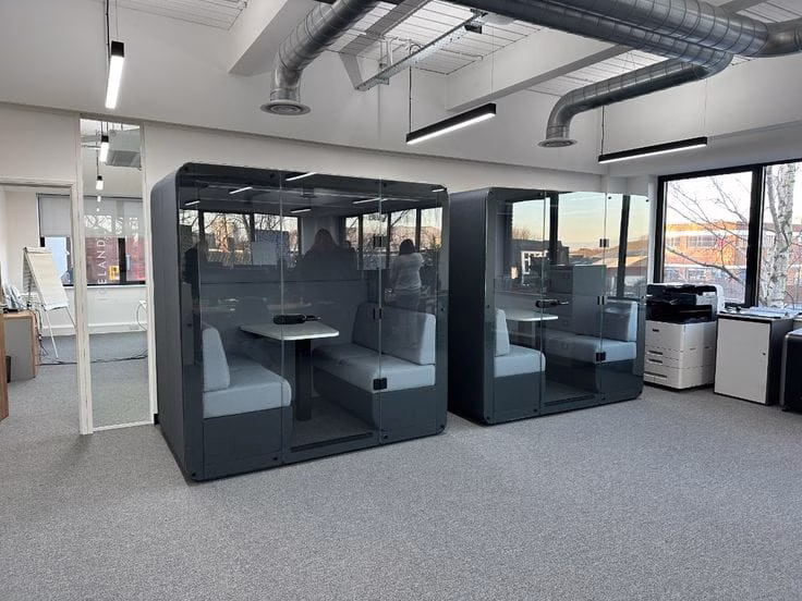Enclosed meeting pods